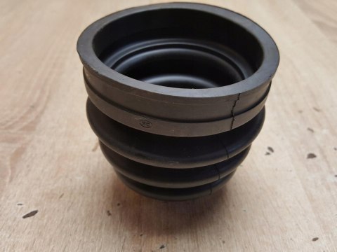 OSŁONA PRZEGUBU PÓŁOSI NAPĘDOWEJ C-8001