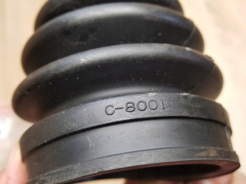 OSŁONA PRZEGUBU PÓŁOSI NAPĘDOWEJ C-8001