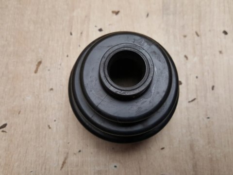 OSŁONA PRZEGUBU PÓŁOSI NAPĘDOWEJ C-8002