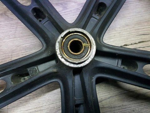 YAMAHA TZR 50 KOŁO FELGA PRZÓD PRZEDNIA 17 2.75 YAMAHA TZR 50 KOŁO FELGA PRZÓD PRZEDNIA 17 2.75