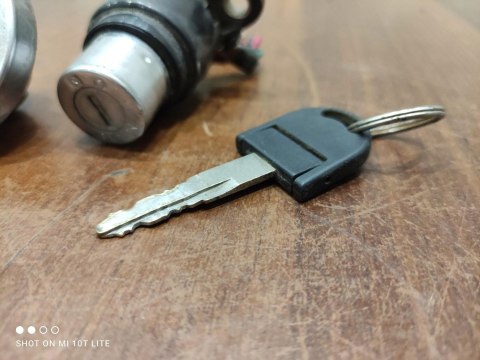 ZIPP STAR 250 ZONGSHEN V2 STACYJKA KOREK WLEWU KPL ZIPP STAR 250 ZONGSHEN V2 STACYJKA KOREK WLEWU KPL
