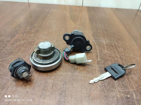ZIPP STAR 250 ZONGSHEN V2 STACYJKA KOREK WLEWU KPL ZIPP STAR 250 ZONGSHEN V2 STACYJKA KOREK WLEWU KPL