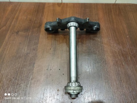 DAELIM VS 125 PÓŁKA DOLNA UCHWYT LAG