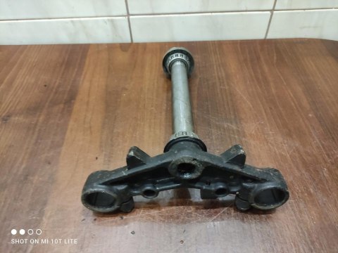 DAELIM VS 125 PÓŁKA DOLNA UCHWYT LAG