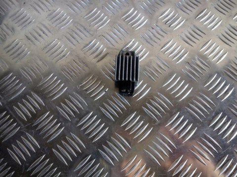 Peugeot SV 125, Regulator napięcia