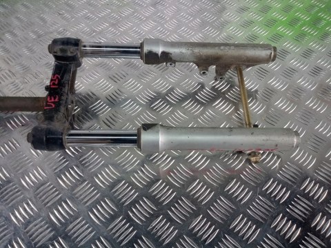Suzuki UE 125, Sztyca, Lagi zawieszenie przód Suzuki UE 125, Sztyca, Lagi zawieszenie przód