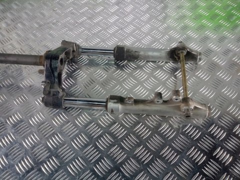 Suzuki UE 125, Sztyca, Lagi zawieszenie przód Suzuki UE 125, Sztyca, Lagi zawieszenie przód