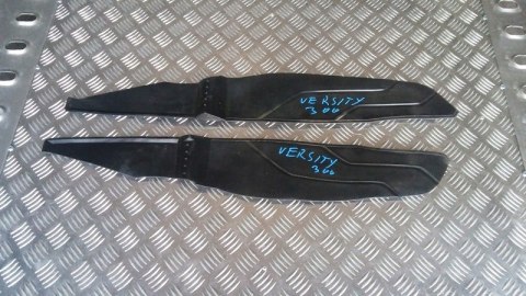 Yamaha Versity 300, Gumy pod nogi, Wycieraczka