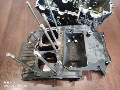 SUZUKI GS 450 KARTERY BLOK SILNIKA SUZUKI GS 450 KARTERY BLOK SILNIKA