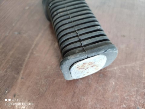 SUZUKI GS 450 PODNÓŻKI SETY KPL X2 SUZUKI GS 450 PODNÓŻKI SETY KPL X2
