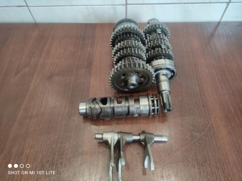SUZUKI GS 450 SKRZYNIA BIEGÓW KPL SUZUKI GS 450 SKRZYNIA BIEGÓW KPL