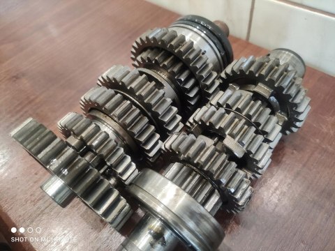 SUZUKI GS 450 SKRZYNIA BIEGÓW KPL SUZUKI GS 450 SKRZYNIA BIEGÓW KPL