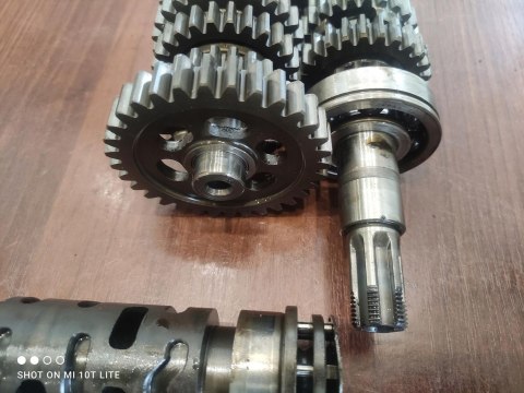 SUZUKI GS 450 SKRZYNIA BIEGÓW KPL SUZUKI GS 450 SKRZYNIA BIEGÓW KPL