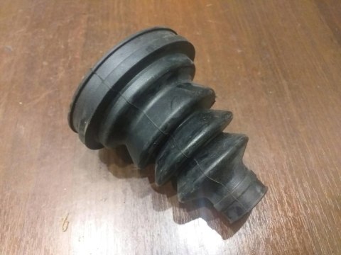 OSŁONA PRZEGUBU PÓŁOSI NAPĘDOWEJ 2H330-6