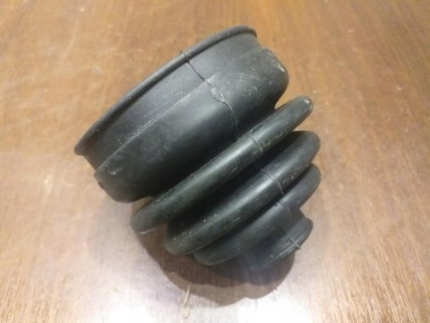 OSŁONA PRZEGUBU PÓŁOSI NAPĘDOWEJ BT-138