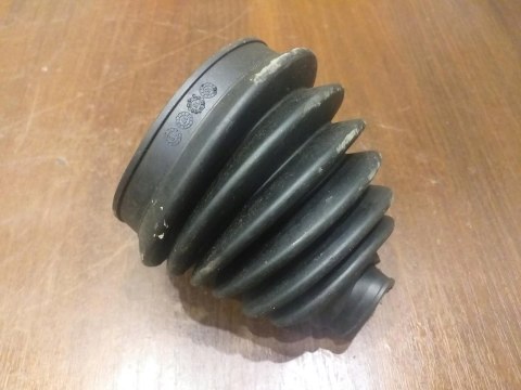OSŁONA PRZEGUBU PÓŁOSI NAPĘDOWEJ BT-1423 OSŁONA PRZEGUBU PÓŁOSI NAPĘDOWEJ BT-1423