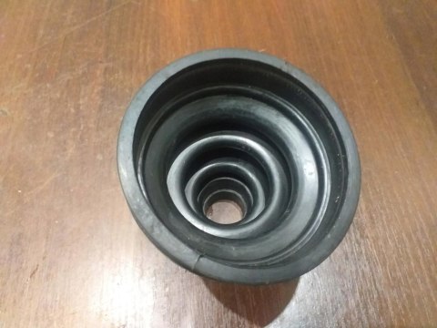 OSŁONA PRZEGUBU PÓŁOSI NAPĘDOWEJ BT-77