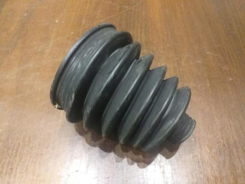 OSŁONA PRZEGUBU PÓŁOSI NAPĘDOWEJ C-7104