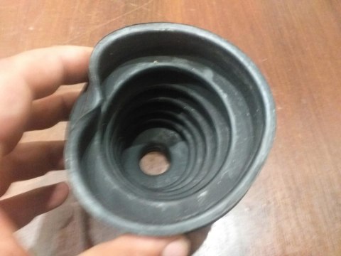 OSŁONA PRZEGUBU PÓŁOSI NAPĘDOWEJ C-7104