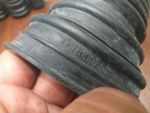 OSŁONA PRZEGUBU PÓŁOSI NAPĘDOWEJ LKTB1002