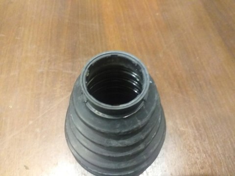 OSŁONA PRZEGUBU PÓŁOSI NAPĘDOWEJ T1X472