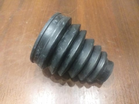 OSŁONA PRZEGUBU PÓŁOSI NAPĘDOWEJ T1X472