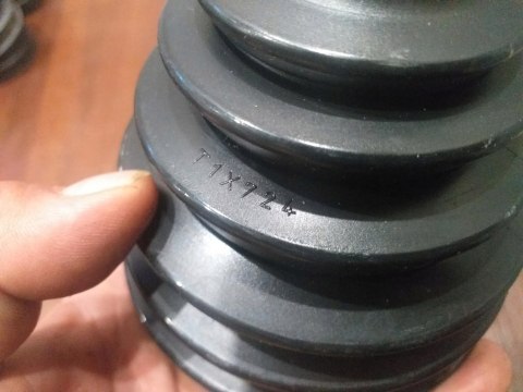 OSŁONA PRZEGUBU PÓŁOSI NAPĘDOWEJ T1X724