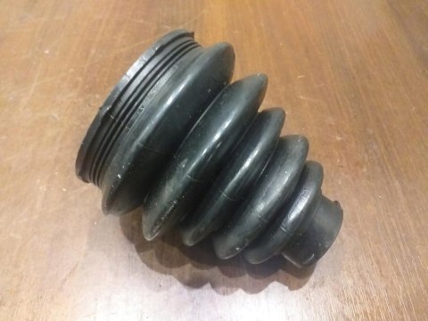 OSŁONA PRZEGUBU PÓŁOSI NAPĘDOWEJ T2X461