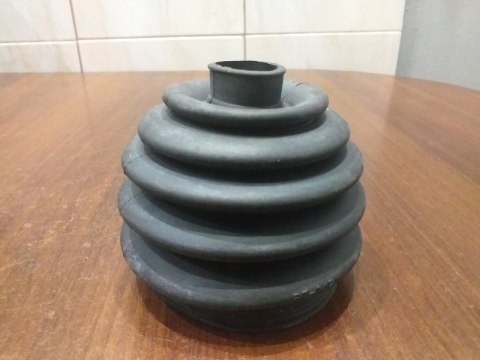 OSŁONA PRZEGUBU PÓŁOSI NAPĘDOWEJ BT-142 OSŁONA PRZEGUBU PÓŁOSI NAPĘDOWEJ BT-142