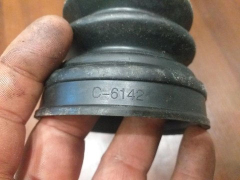 OSŁONA PRZEGUBU PÓŁOSI NAPĘDOWEJ C-6142