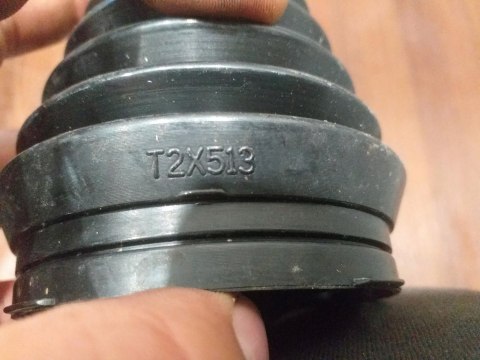 OSŁONA PRZEGUBU PÓŁOSI NAPĘDOWEJ T2X513 OSŁONA PRZEGUBU PÓŁOSI NAPĘDOWEJ T2X513