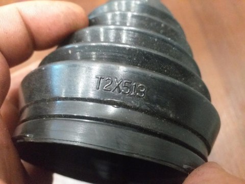 OSŁONA PRZEGUBU PÓŁOSI NAPĘDOWEJ T2X513 OSŁONA PRZEGUBU PÓŁOSI NAPĘDOWEJ T2X513