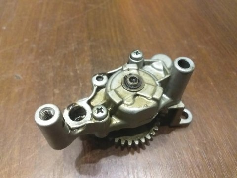 POMPA OLEJU HONDA TRX 300 4X4 BIG RED POMPA OLEJU HONDA TRX 300 4X4 BIG RED