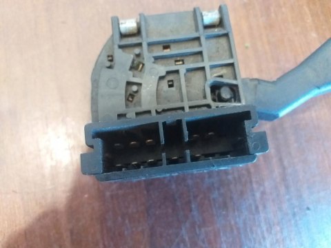 PRZEŁĄCZNIK WYCIERACZEK RENAULT 19 PRZEŁĄCZNIK WYCIERACZEK RENAULT 19