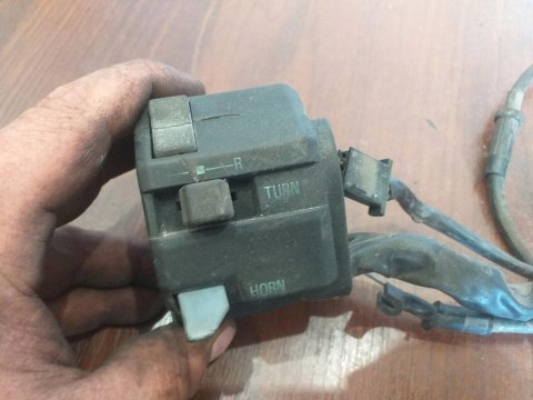 PRZEŁĄCZNIK LEWY KAWASAKI GPZ 600