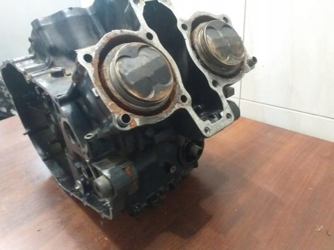 KARTER BLOK SILNIKA + TŁOKI HONDA VF 750 RC15
