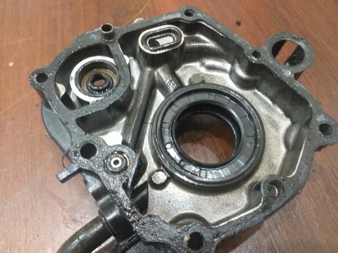 POKRYWA OBUDOWA POMPY WODY HONDA VF 750 RC15 POKRYWA OBUDOWA POMPY WODY HONDA VF 750 RC15