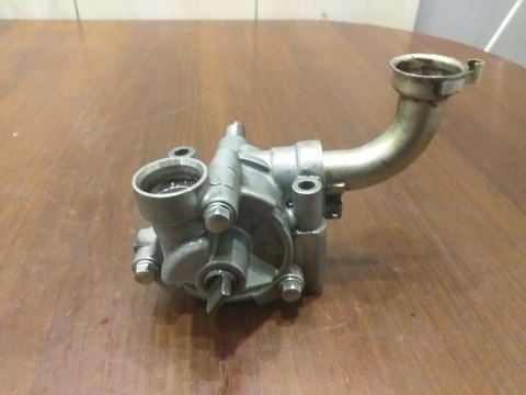 POMPA OLEJU HONDA VF 750 RC15 POMPA OLEJU HONDA VF 750 RC15
