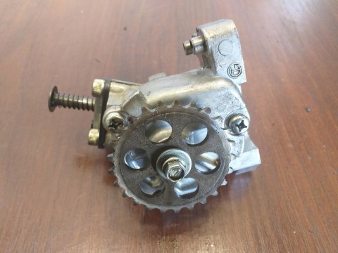 POMPA OLEJU KAWASAKI GPX 750 POMPA OLEJU KAWASAKI GPX 750