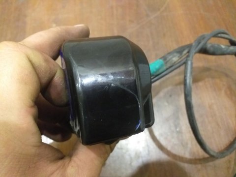 PRZEŁĄCZNIK LEWY SUZUKI GS 650