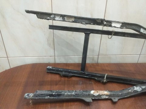 STELAŻ RAMA TYŁ ZADUPEK KAWASAKI GPX 600 STELAŻ RAMA TYŁ ZADUPEK KAWASAKI GPX 600