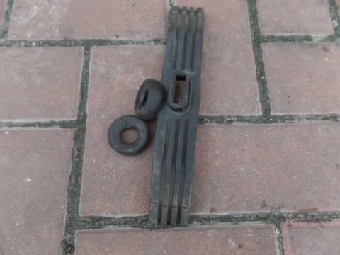 GUMY PODKŁADKI POD BAK YAMAHA XZ 550 GUMY PODKŁADKI POD BAK YAMAHA XZ 550