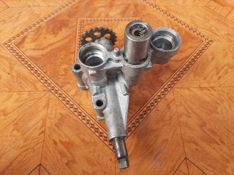 POMPA OLEJU OLEJOWA HONDA MAGNA VF 500 V30