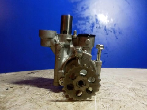 POMPA OLEJU OLEJOWA HONDA MAGNA VF 500 V30 POMPA OLEJU OLEJOWA HONDA MAGNA VF 500 V30