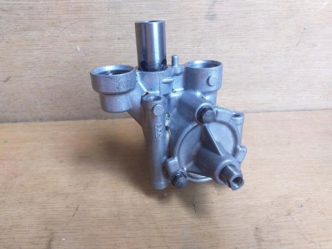 POMPA OLEJU OLEJOWA HONDA VF 500 V30 MAGNA POMPA OLEJU OLEJOWA HONDA VF 500 V30 MAGNA