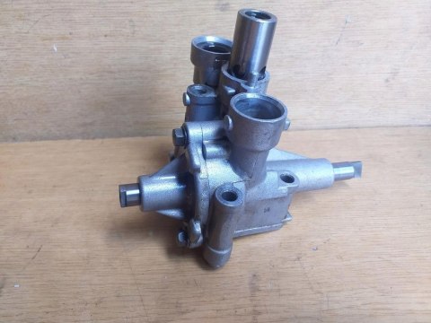 POMPA OLEJU OLEJOWA HONDA VF 500 V30 MAGNA POMPA OLEJU OLEJOWA HONDA VF 500 V30 MAGNA