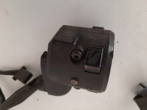 PRZEŁĄCZNIK LEWY KAWASAKI GPZ 600 ZZR 600 TR8308