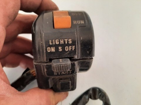 PRZEŁĄCZNIK PRAWY SUZUKI GSX 750 ES/EF GR72