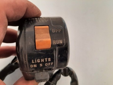 PRZEŁĄCZNIK PRAWY SUZUKI GSX 750 ES/EF GR72