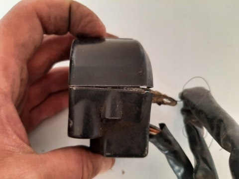 PRZEŁĄCZNIK PRAWY SUZUKI GSX 750 ES/EF GR72